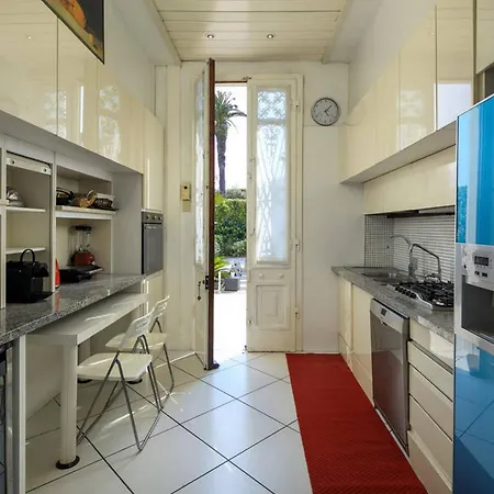 Konukevi Moderno Con Bella Piscina